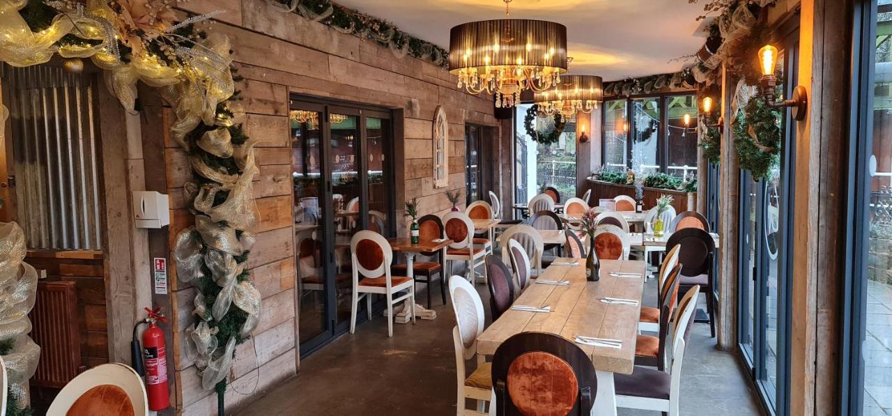 The Waterside Bar, Rooms & Restaurant Swinton  Exterior foto