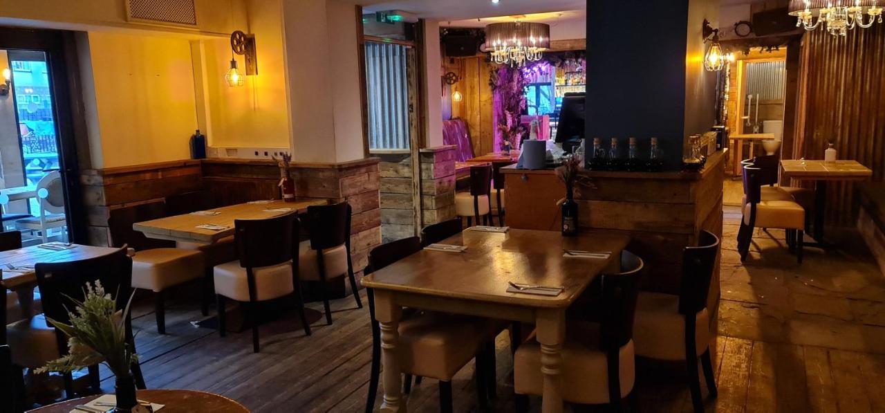 The Waterside Bar, Rooms & Restaurant Swinton  Exterior foto